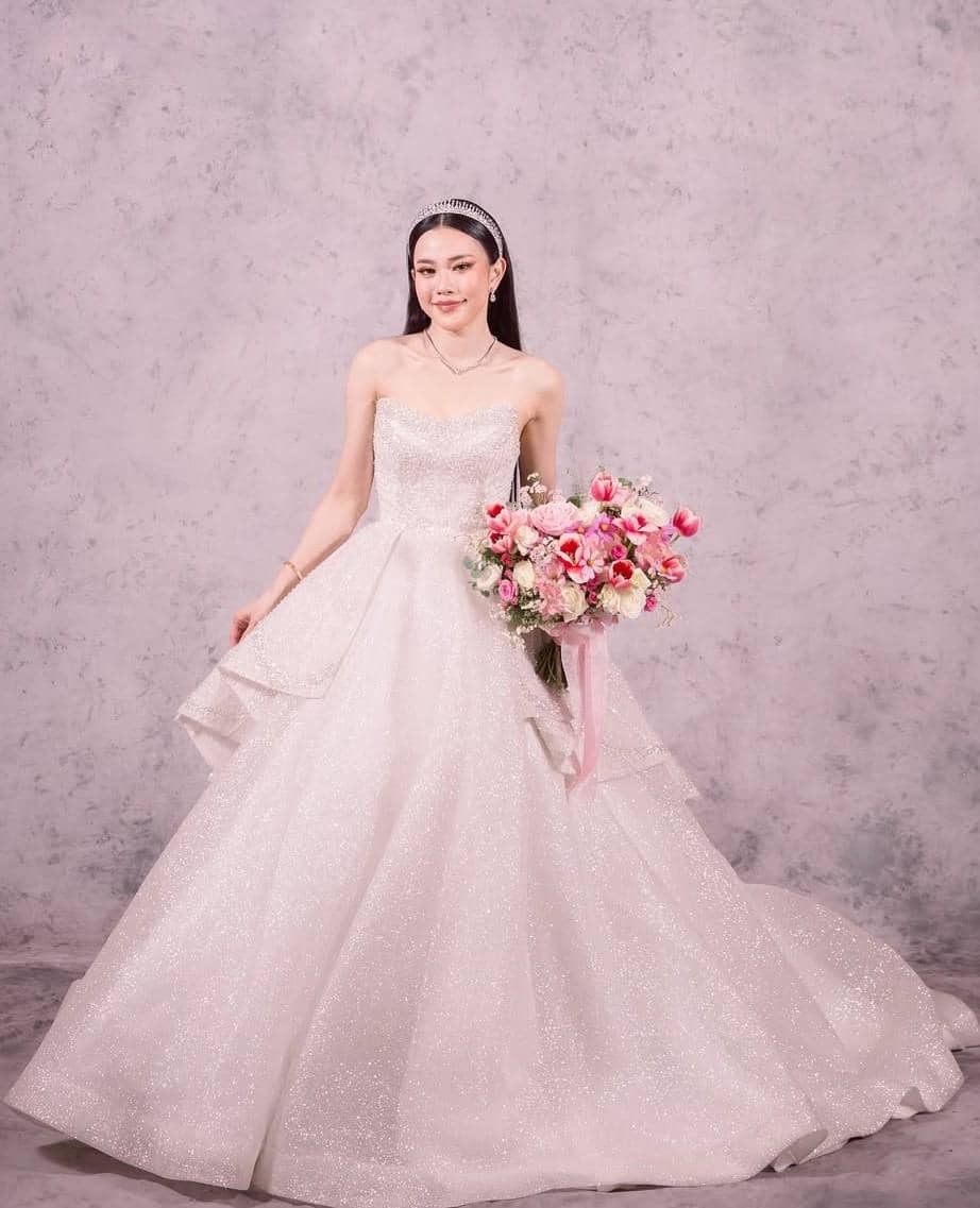 potret Jessica Jane saat mengenakan gaun pernikahan 