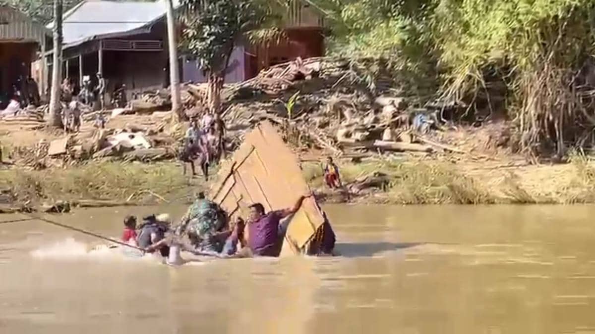 Wagub Aceh dan rombongan terjatuh saat meninjau korban banjir di Aceh Tengah (dok.warga)
