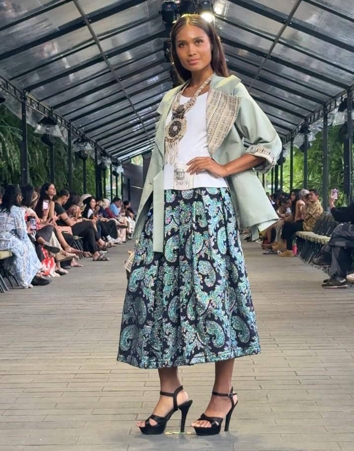Sadina X Malaika Kolaborasi Tampilkan Baju Etnik di Bali Fashion Trend 2025