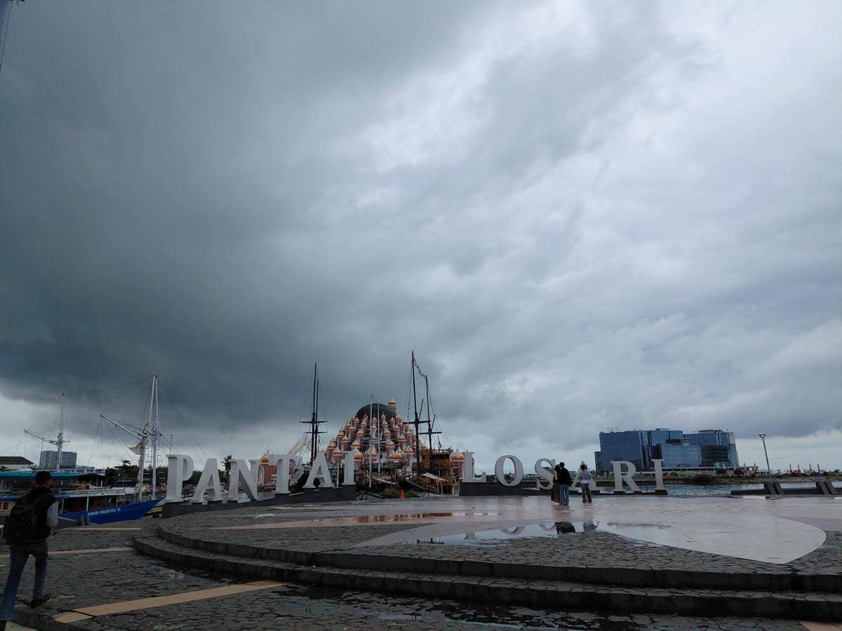 Anjungan Pantai Losari di Kota Makassar. (IDN Times/Aan Pranata)