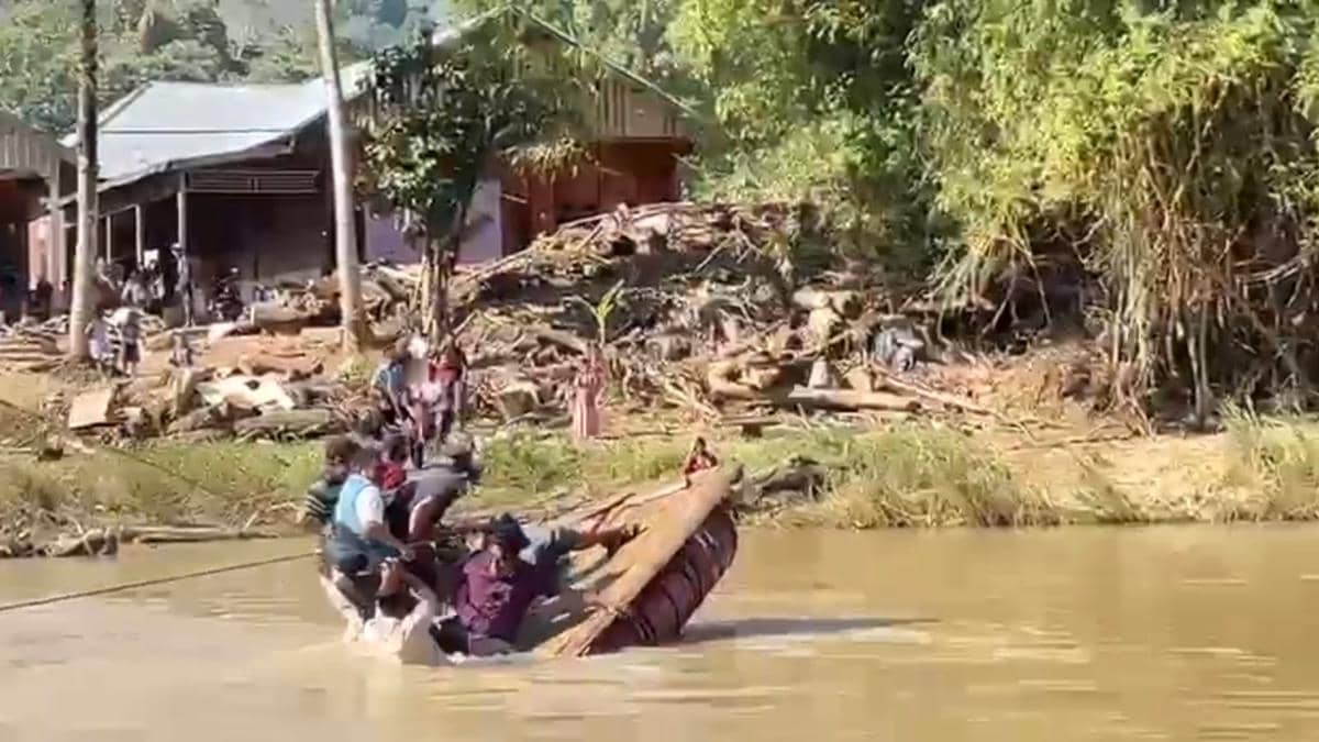 Wagub Aceh dan rombongan terjatuh saat meninjau korban banjir di Aceh Tengah (dok.warga)