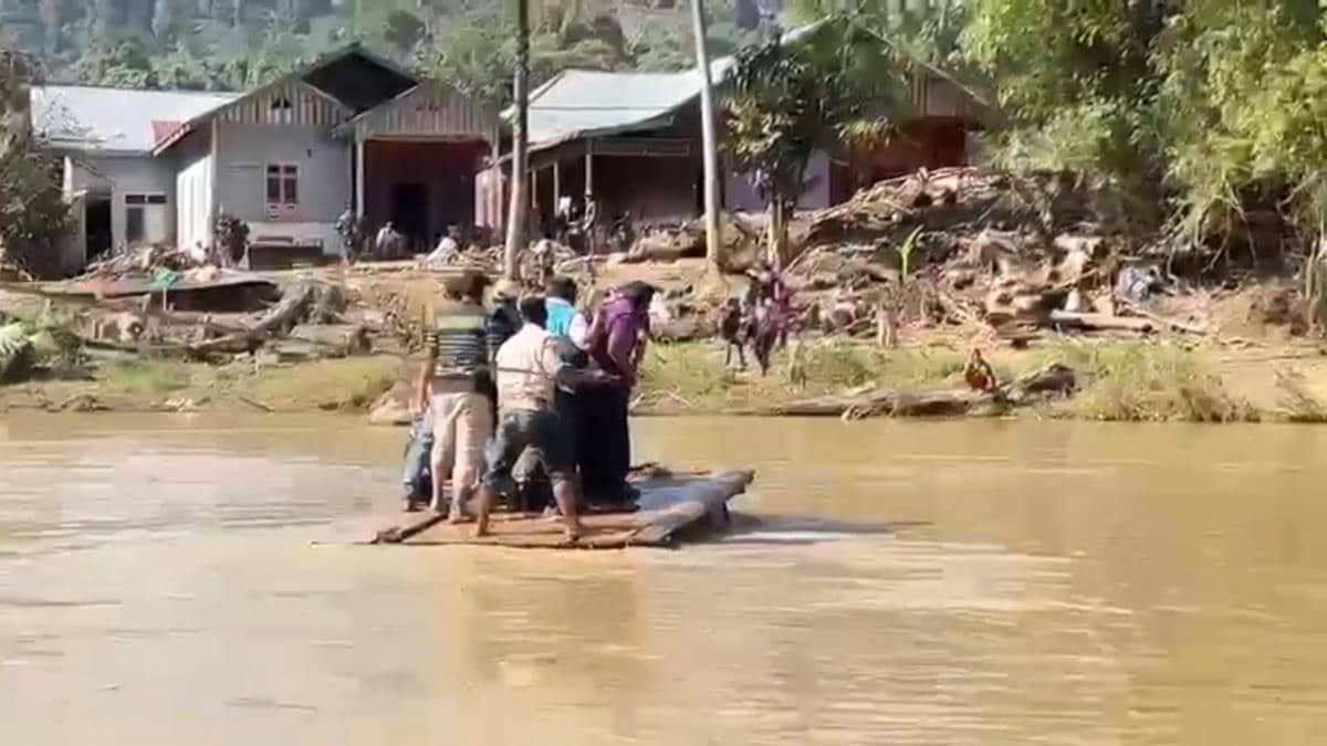 Wagub Aceh dan rombongan terjatuh saat meninjau korban banjir di Aceh Tengah (dok.warga)