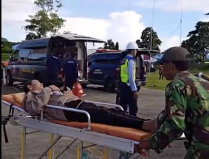 Evakuasi pasien dari wilayah terisolir Aceh, menggunakan helikopter (Dok. Instagram BNPB)