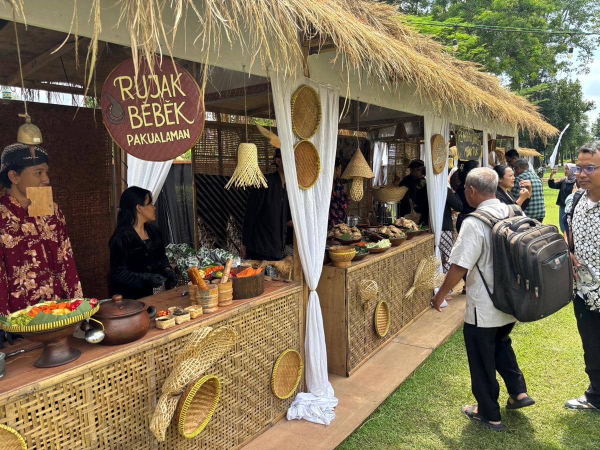 Pasar Medang di kawasan Candi Prambanan, Senin (22/12/2025). (IDN Times/Herlambang Jati Kusumo)