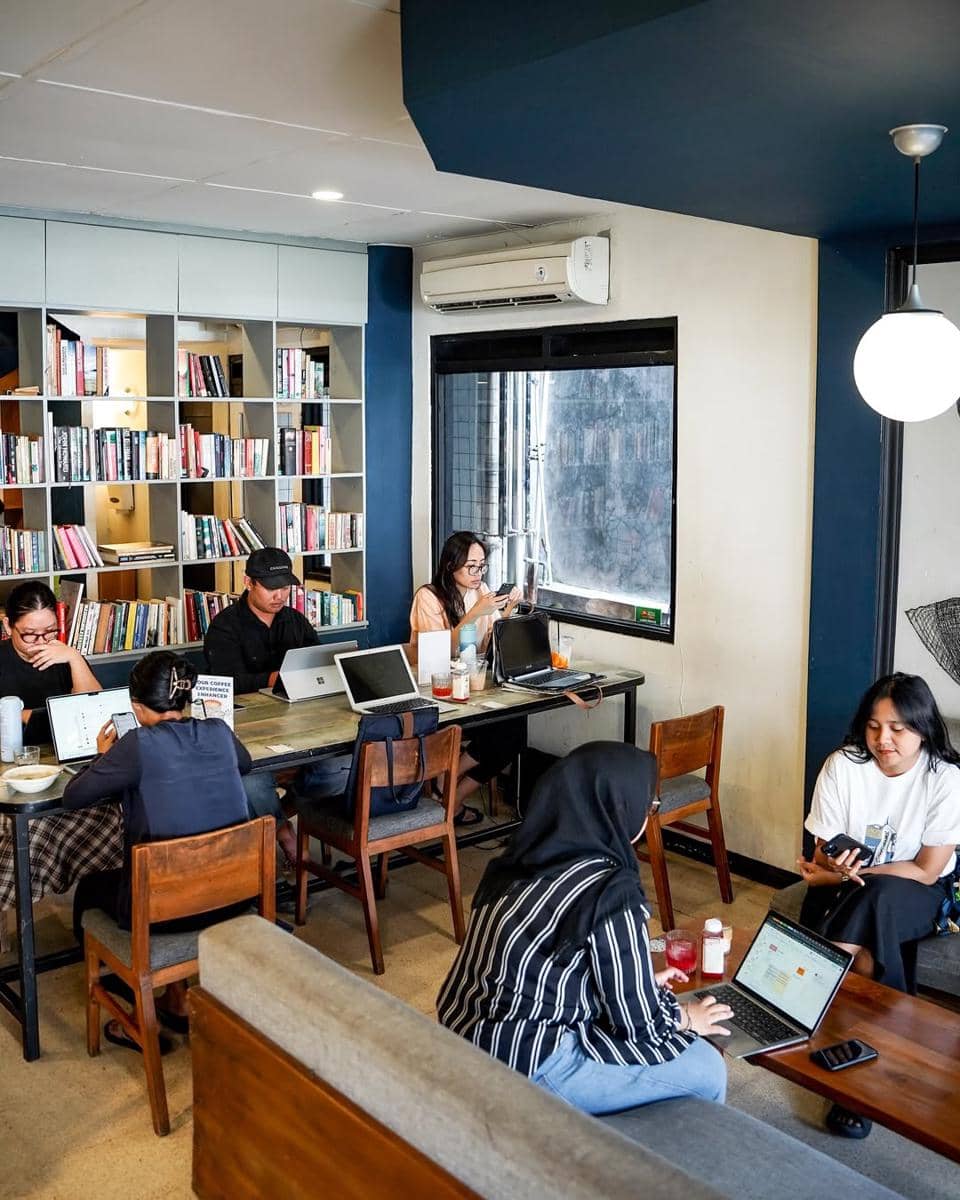 Blanco Coffee & Books