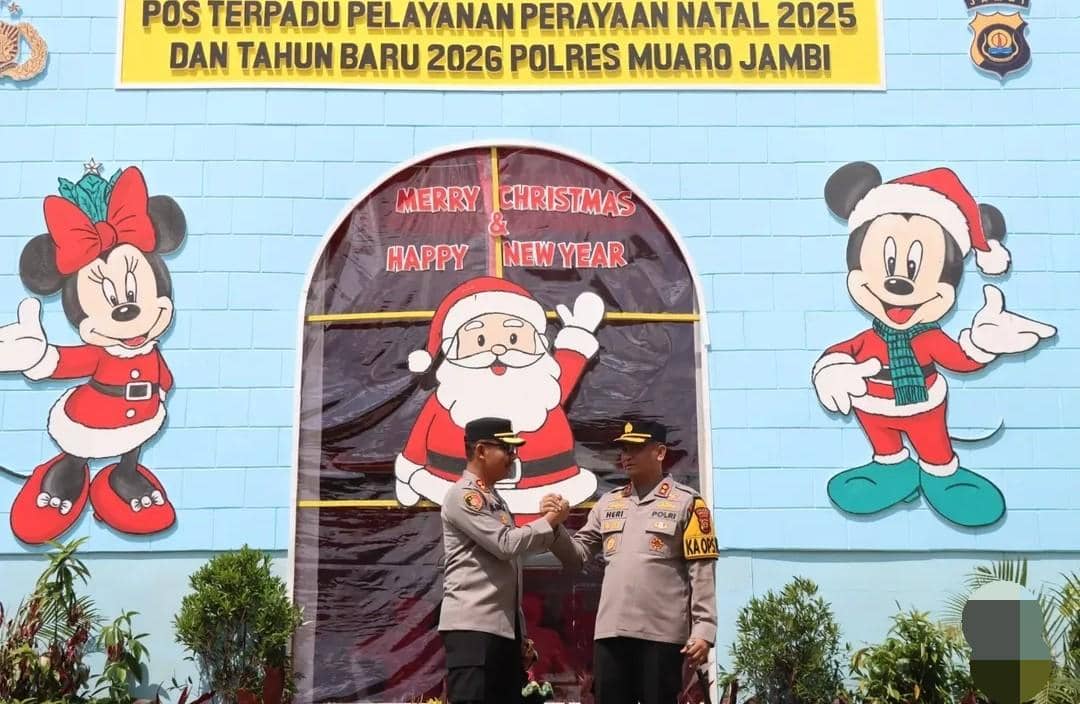 Kapolres Muba AKBP God Parlasro Sinaga bersama Kapolres Muaro Jambi AKBP Heri Supriawan saat meninjau Jalintim Palembang-Jambi. (Dok. Polres Muba)
