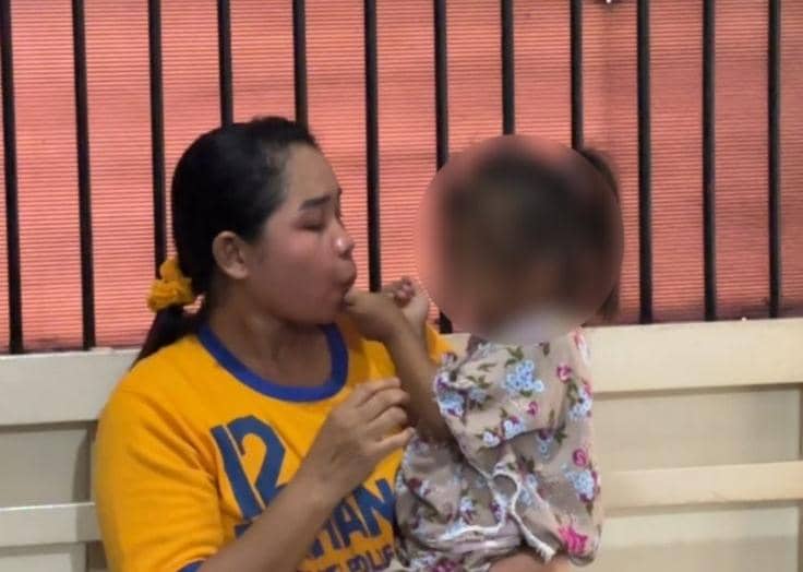 Balita berusia 3,5 tahun ini diizinkan Polisi bertemu ibunya di sel tahanan Mapolres Madiun. IDN Times/Istimewa.