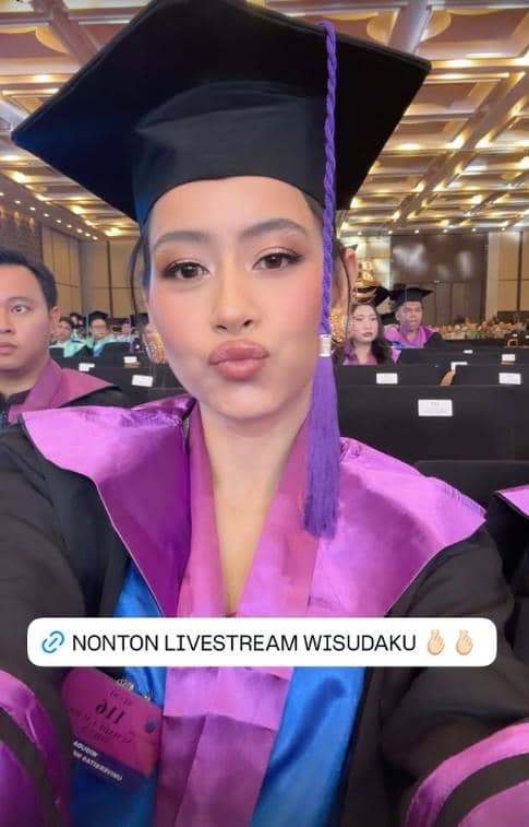 Laura Theux Wisuda S1, Raih Predikat Cumlaude (instagram.com/laura_theux)