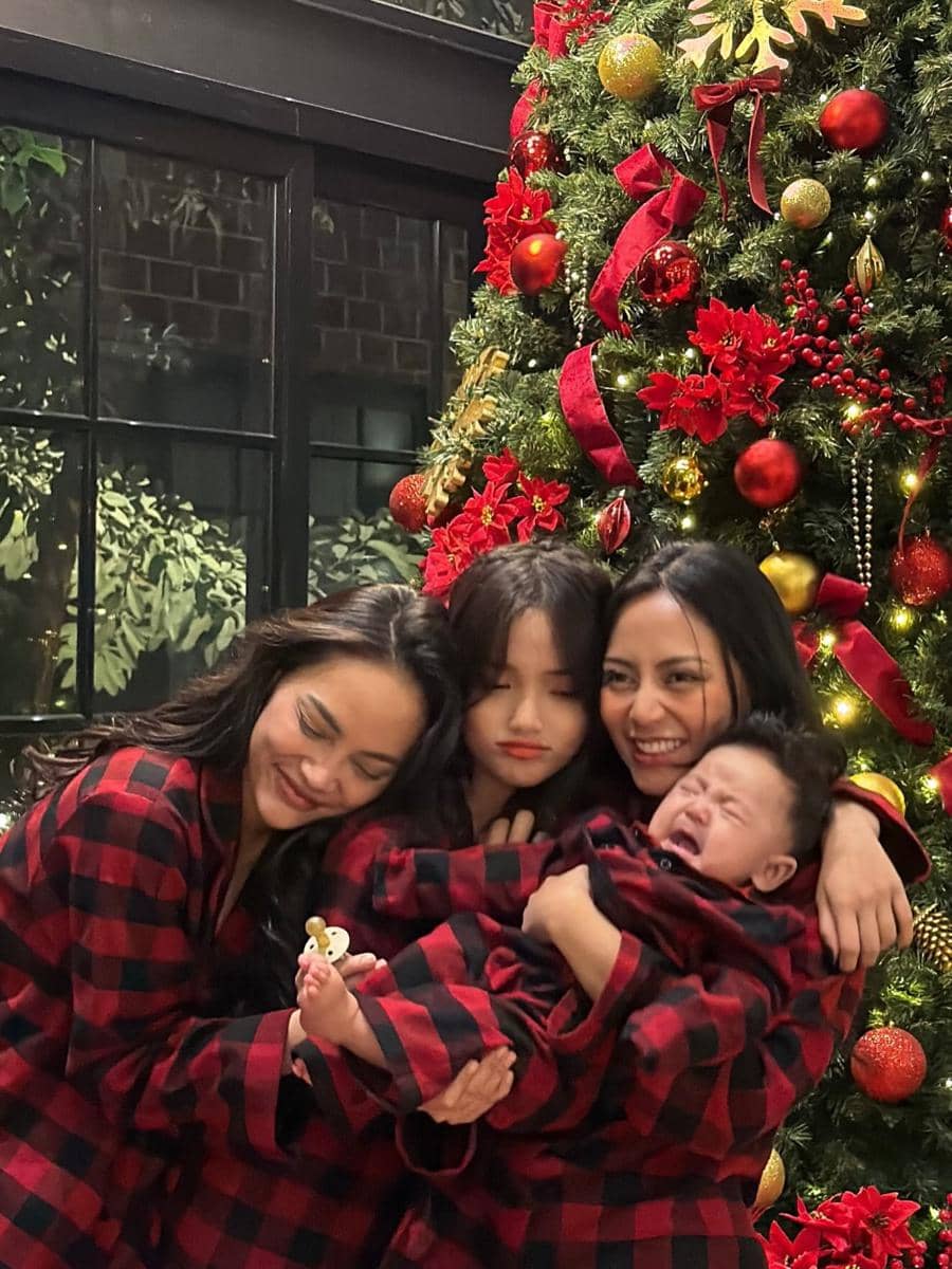 Pemotretan Natal Erika Carlina, Rachel Vennya dan Fuji (instagram.com/eri.carl)