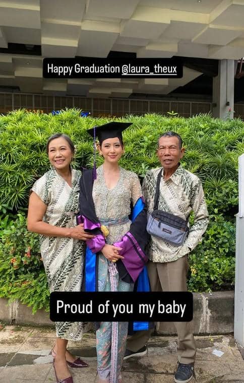 Laura Theux Wisuda S1, Raih Predikat Cumlaude (instagram.com/laura_theux)