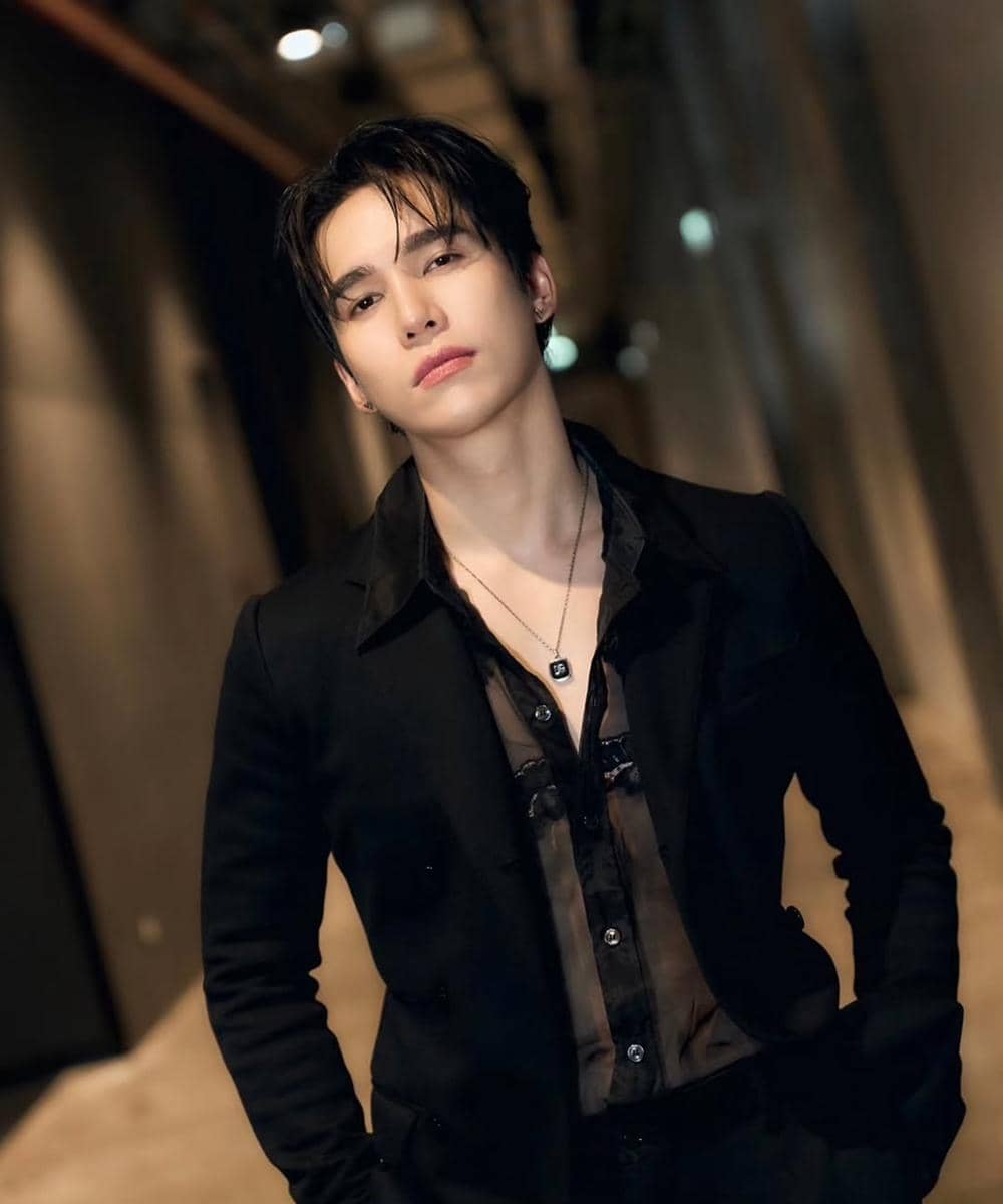 OOTD Natal Elegan ala Max Kornthas