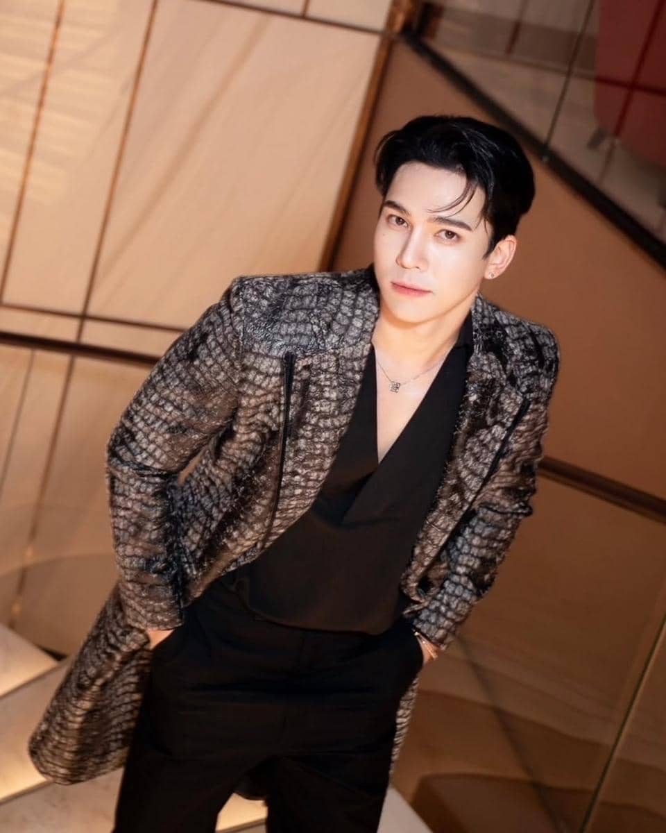 OOTD Natal Elegan ala Max Kornthas