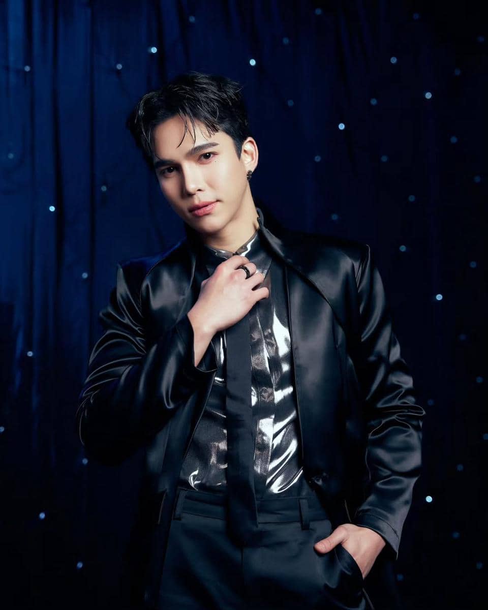 OOTD Natal Elegan ala Max Kornthas