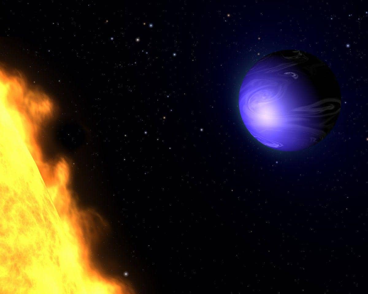 Ilustrasi planet HD 189733b yang birunya bukan berasal dari laut tapi silikat panas
