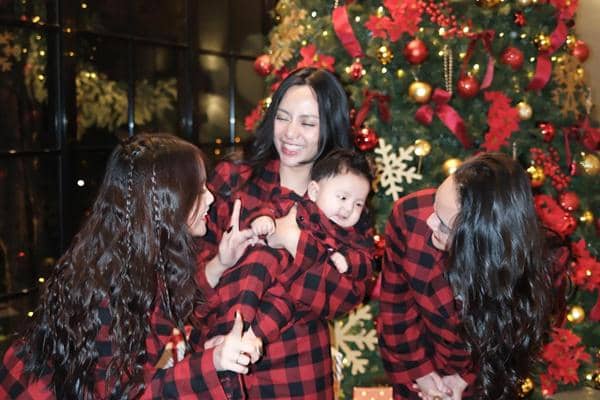 Pemotretan Natal Erika Carlina, Rachel Vennya dan Fuji (instagram.com/eri.carl)