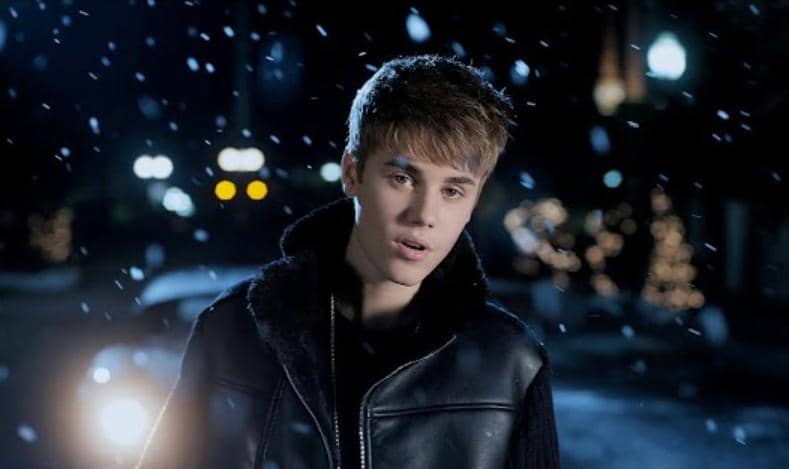 cuplikan music video Mistletoe dari Justin Bieber.