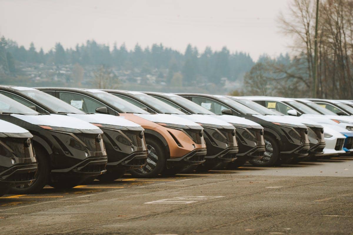 ilustrasi berapa bunga kredit mobil bekas di Indonesia? 