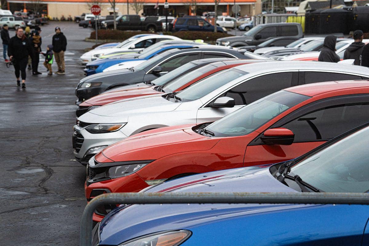 ilustrasi berapa bunga kredit mobil bekas di Indonesia? 