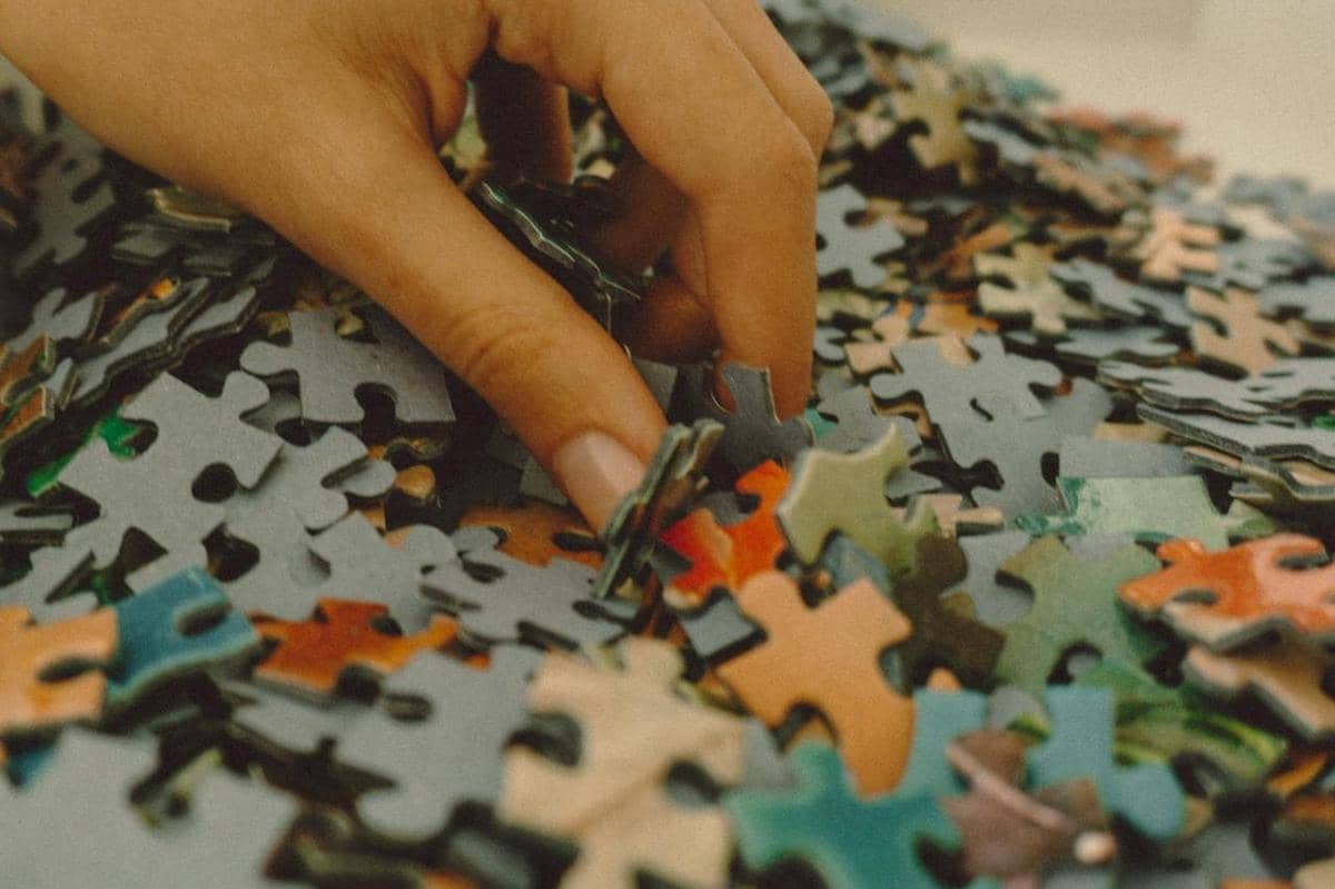 ilustrasi permainan jigsaw puzzle