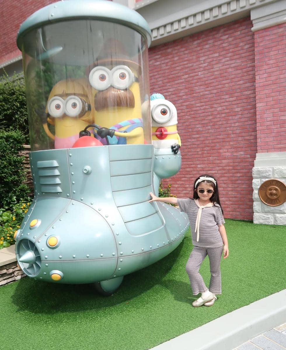 Guzelim Aracelli main di Universal Studio Singapura.