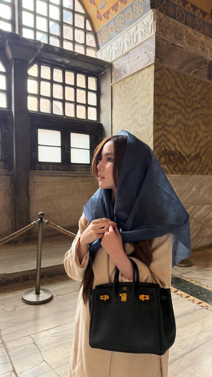 Agatha Chelsea liburan di Turki.