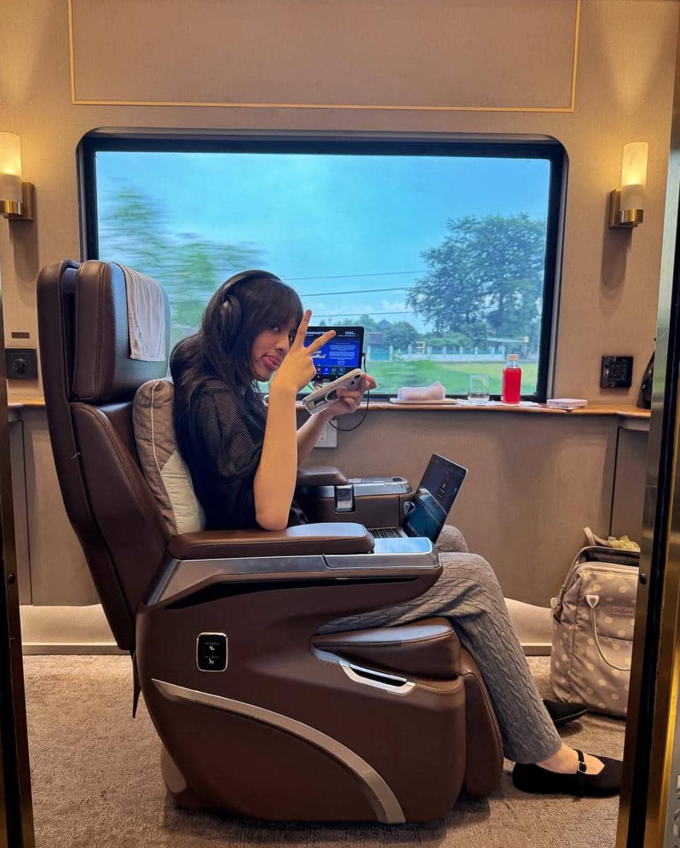 Dewi Lestari dan buah hati liburan ke Solo dan Tawangmangu.