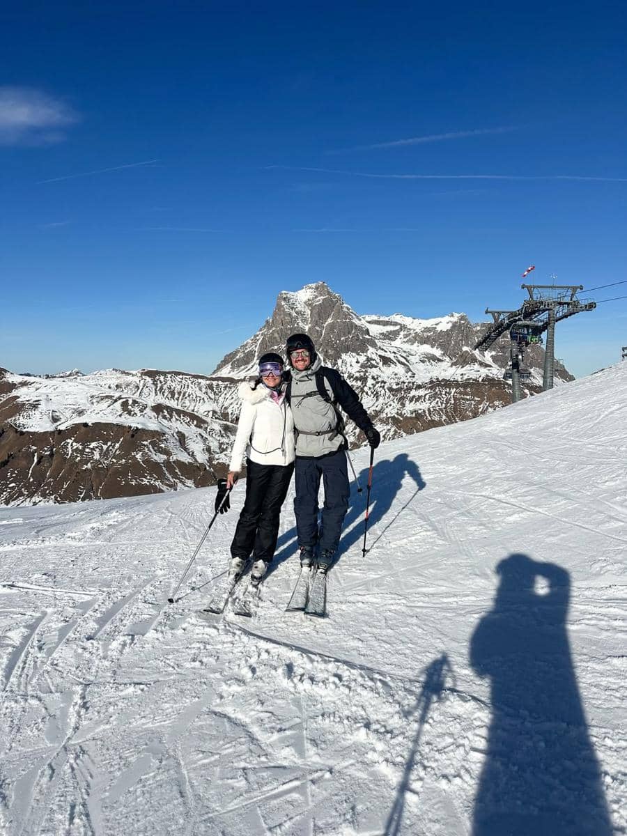 Marissa Nasution dan keluarga main salju di Austria.