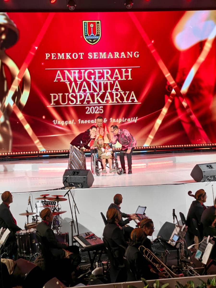 Perempuan inspiratif, perempuan semarang, anugerah wanita puspakarya