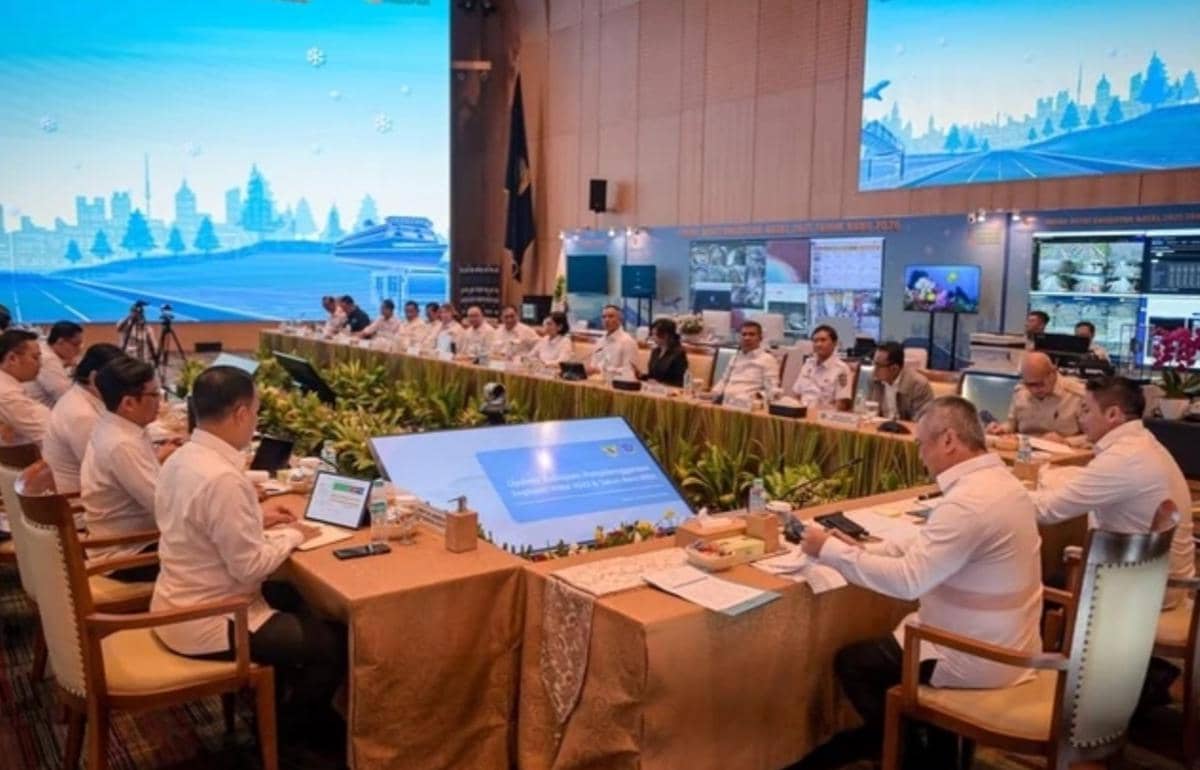 Teddy Tinjau Posko Pemantauan Kemenhub, Angkutan Nataru Dijamin Aman