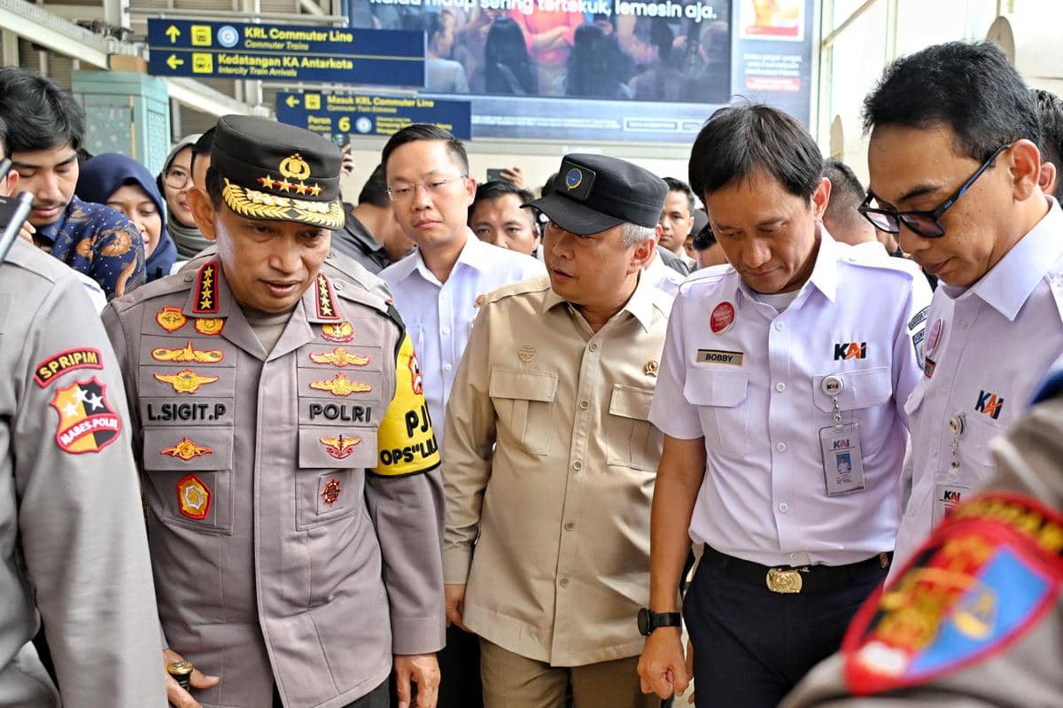 Menhub Dudy Purwagandhi melepas langsung keberangkatan perdana Angkutan Motor Gratis (Motis) dengan kereta api dari Stasiun Pasar Senen