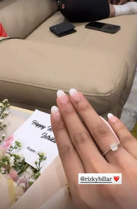 Artis Dapat Kado di Hari Ibu (instagram.com/lestikejora)