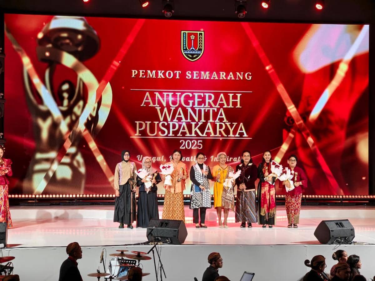 Perempuan inspiratif, perempuan semarang, anugerah wanita puspakarya