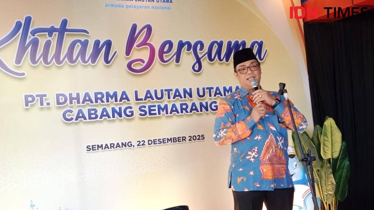 Kacab DLU Semarang Herman Fajar memberi sambutan saat acara khitan bersama. (IDN Times/Fariz Fardianto) 