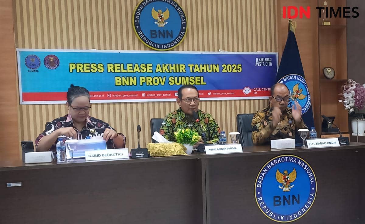 Kepala BNNP Sumsel Irjen Pol Hinsar Siallagan memberikan laporan penutup tahun 2025 (IDN Times/Rangga Erfizal)