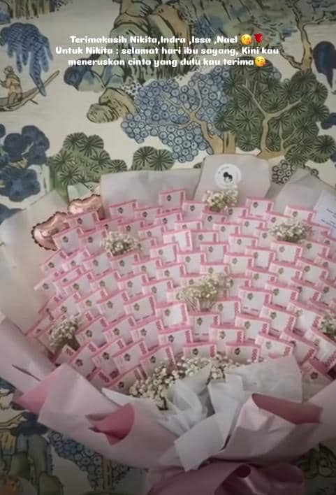 Artis Dapat Kado di Hari Ibu (instagram.com/yorafebrina)