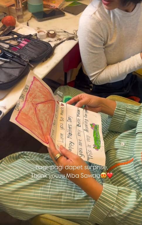 Artis Dapat Kado di Hari Ibu (instagram.com/cacatengker)