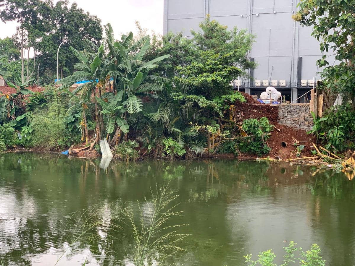 Diduga Serobot Sempadan Situ, Proyek di Pamulang Dikeluhkan Aktivis (IDN Times/Muhamad Iqbal)