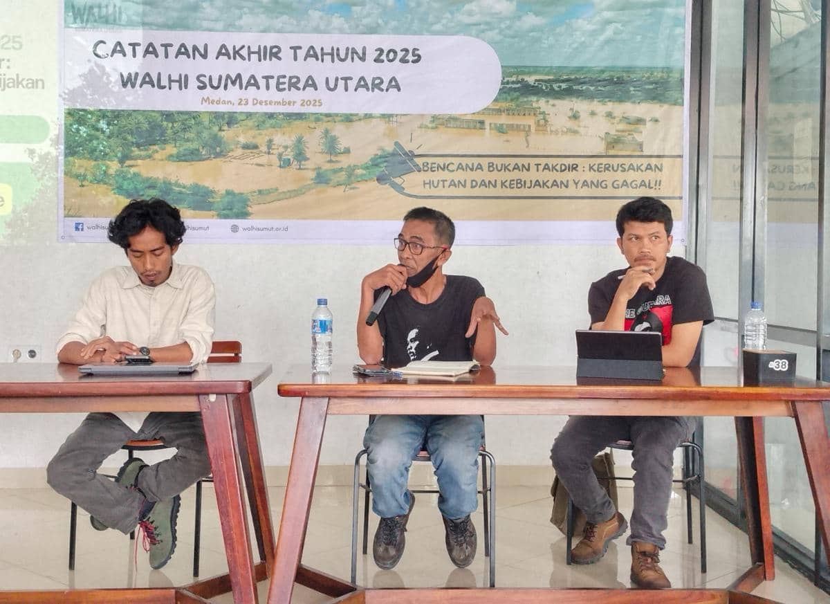 Diskusi publik Walhi Sumut, terbitkan CATAHU soal bencana Sumatera (IDN Times/Eko Agus Herianto)