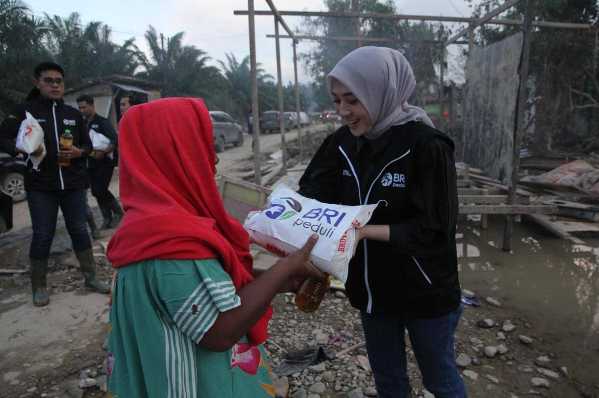 BRI menurunkan relawannya ke lokasi bencana Aceh Tamiang (dok.BRI Medan)