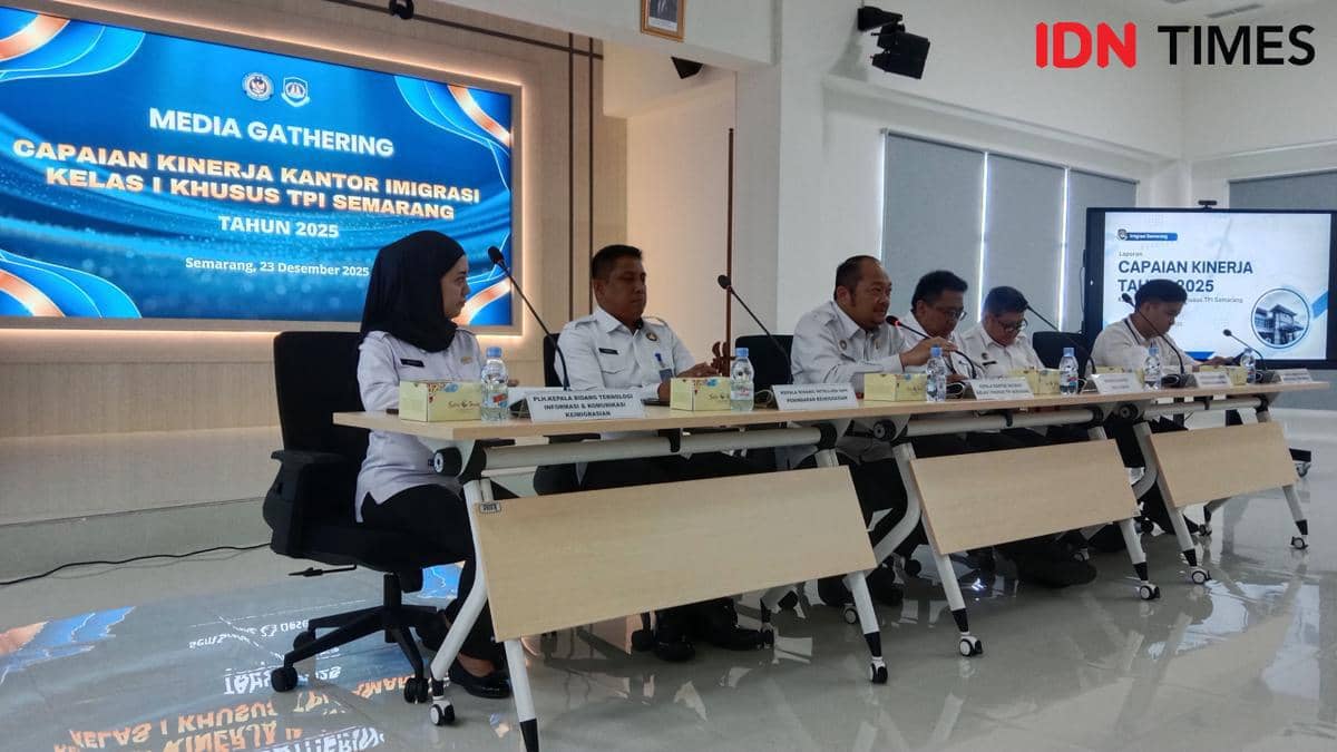 Sesi konferensi pers untuk ungkap data kinerja Kantor Imigrasi Kelas I Khusus Semarang. (IDN Times/Fariz Fardianto)