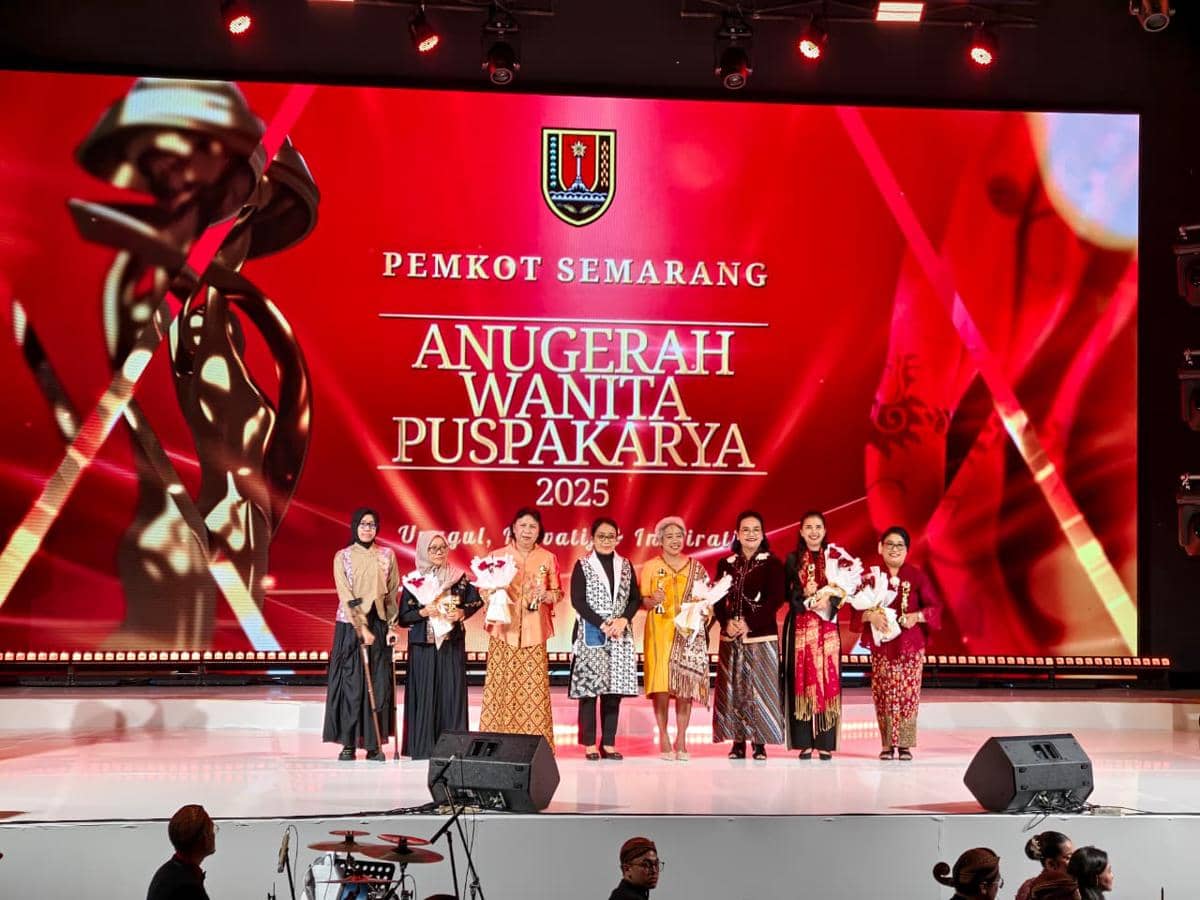 Perempuan inspiratif, perempuan semarang, anugerah wanita puspakarya