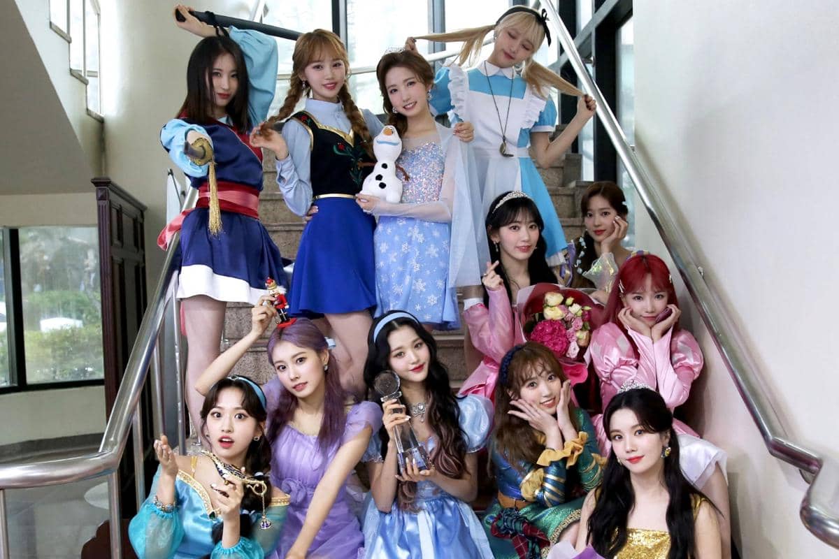 daftar grup KPop yang pernah tampil dalam balutan kostum Putri Disney