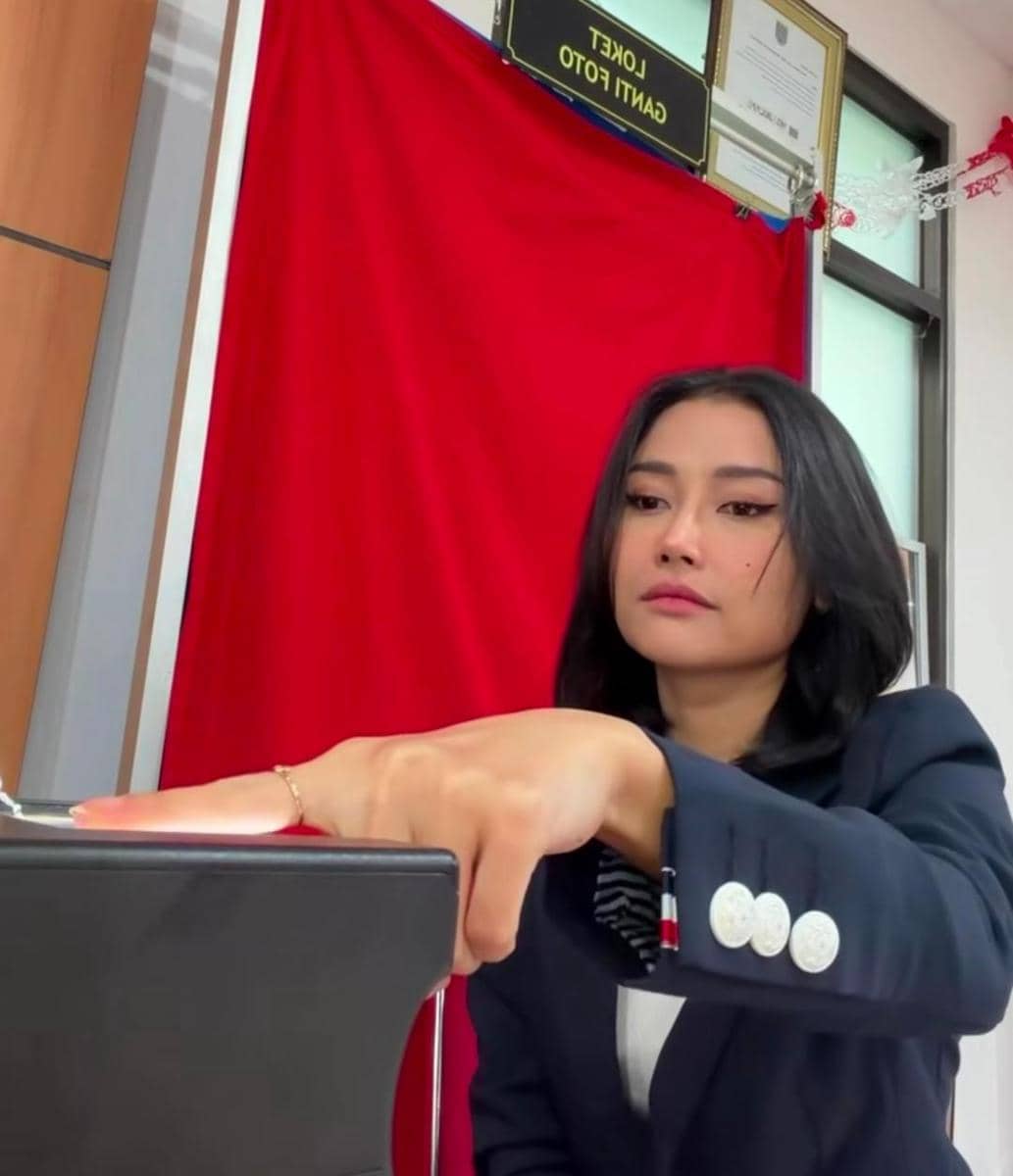 Riyuka Bunga bikin KTP baru