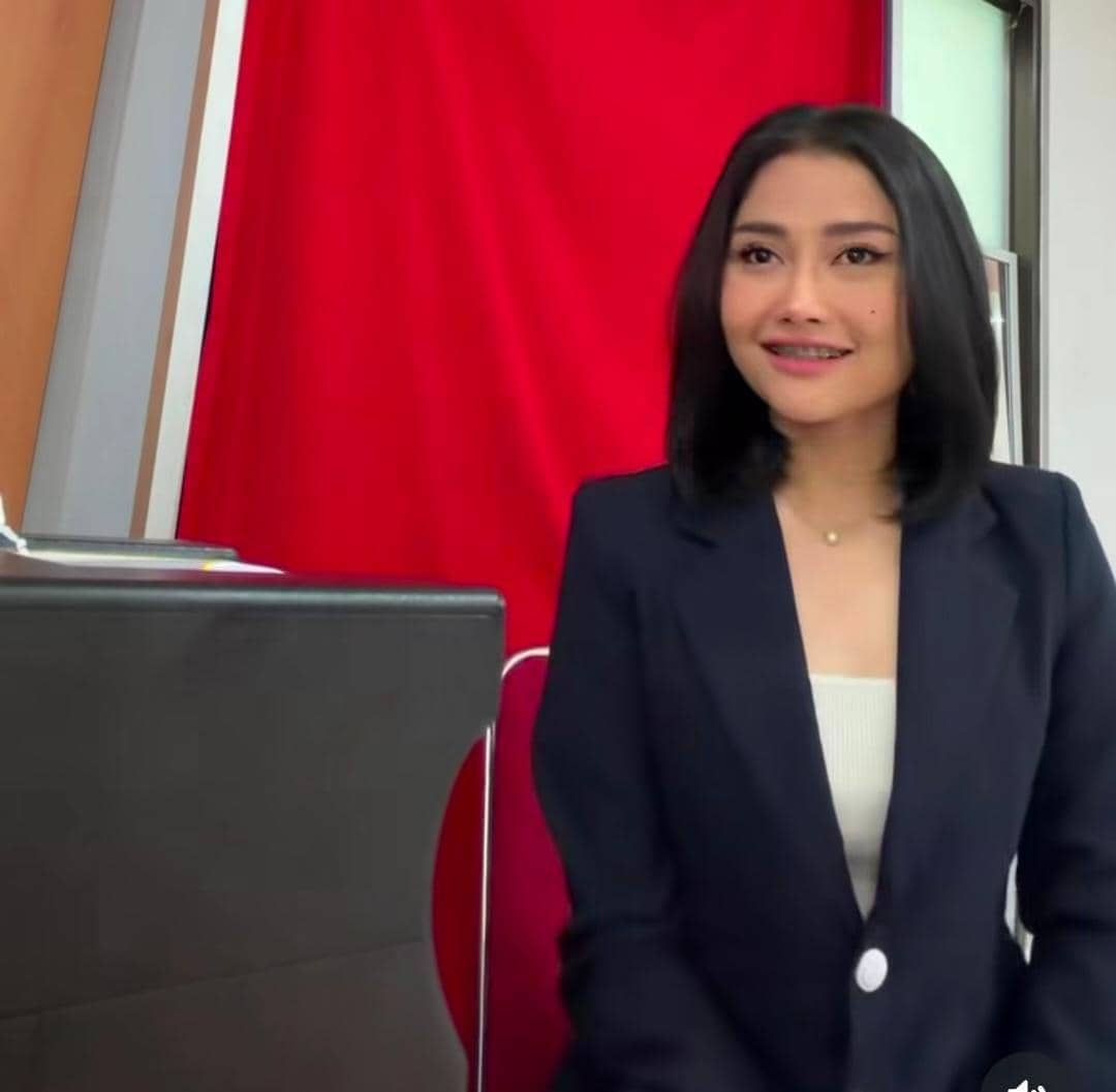 Riyuka Bunga bikin KTP baru