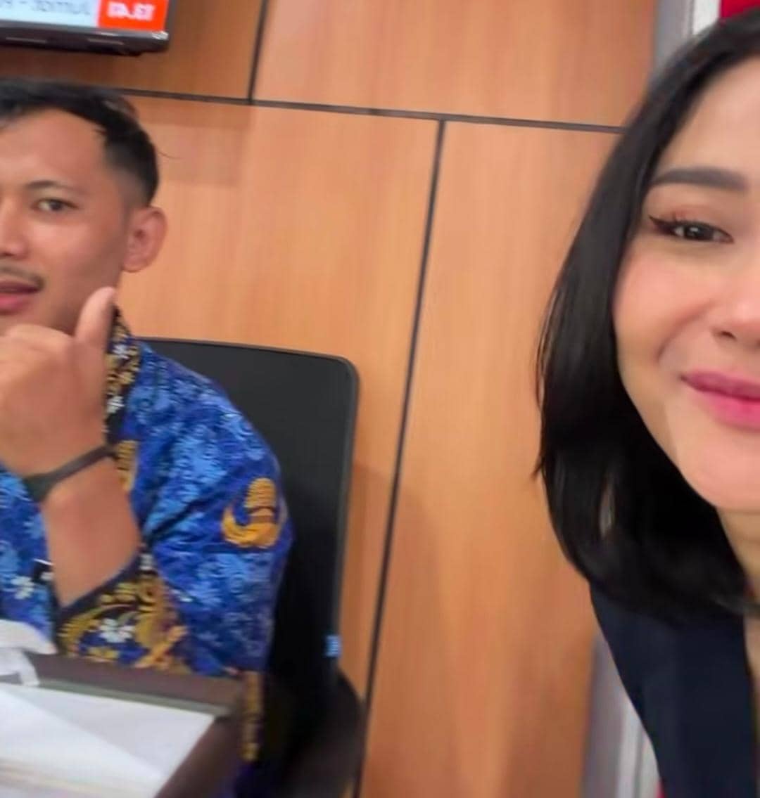 Riyuka Bunga bikin KTP baru