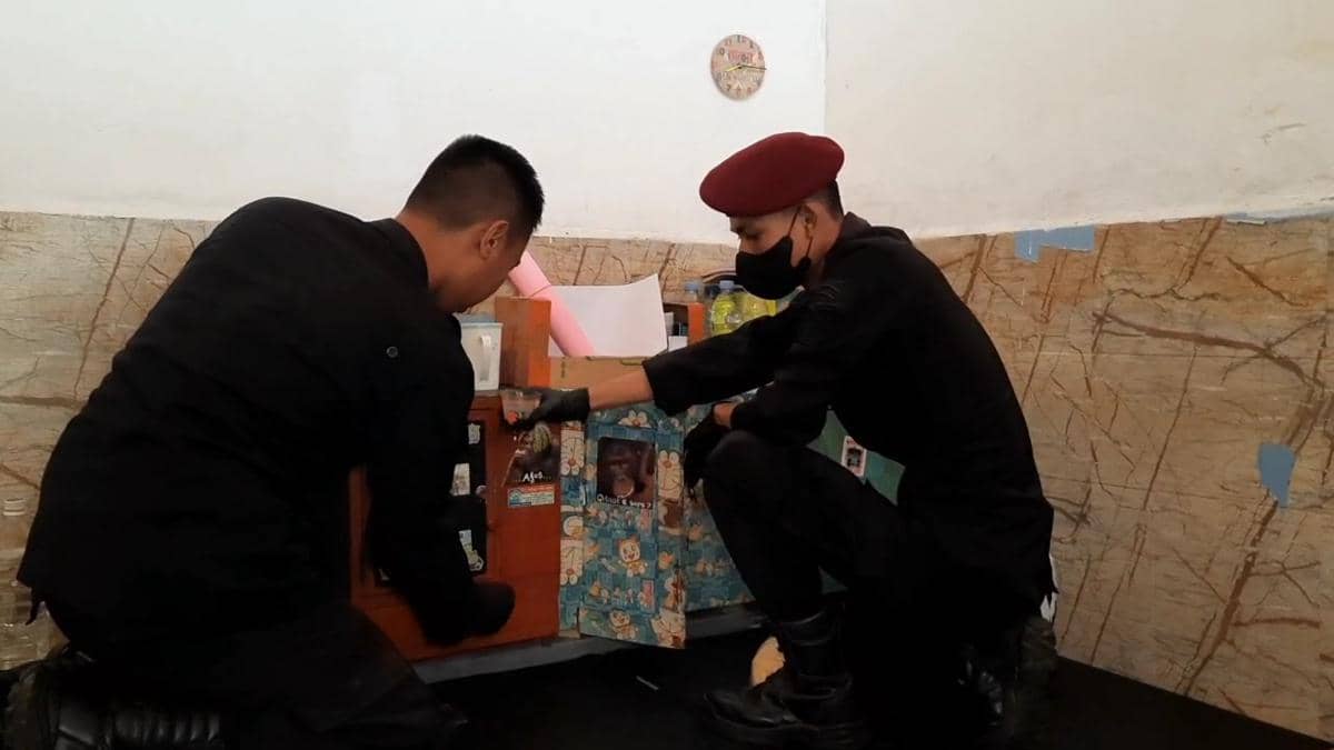 Suasana razia di lapas kelas IIB Magetan jelang Natal dan tahuh baru. IDN Times/Riyanto.