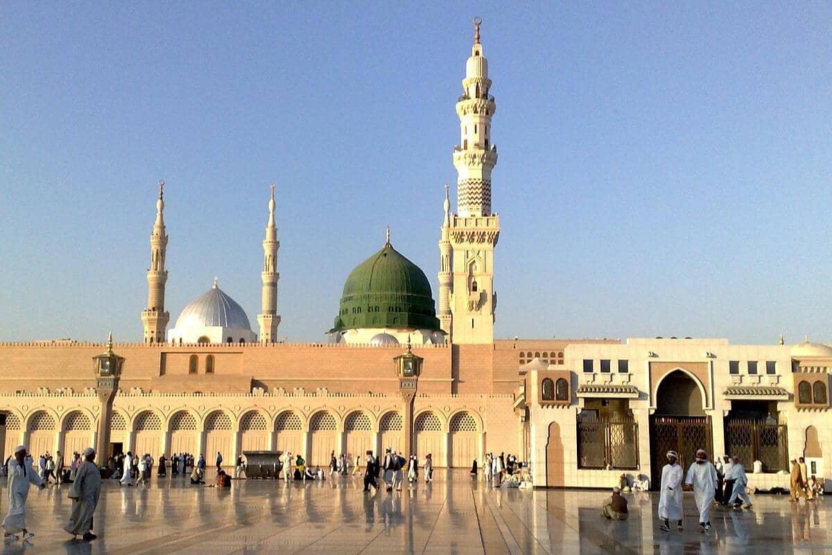 Masjid Nabawi (Bluemangoa2z at Malayalam Wikipedia, Public domain, via Wikimedia Commons)
