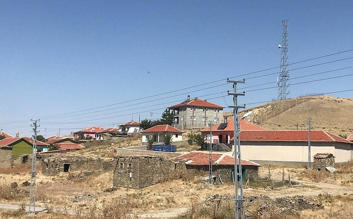 Desa Şerefligökgöz di Haymana, Ankara, Turkiye (Grizlyy, CC BY-SA 4.0, via Wikimedia Commons)