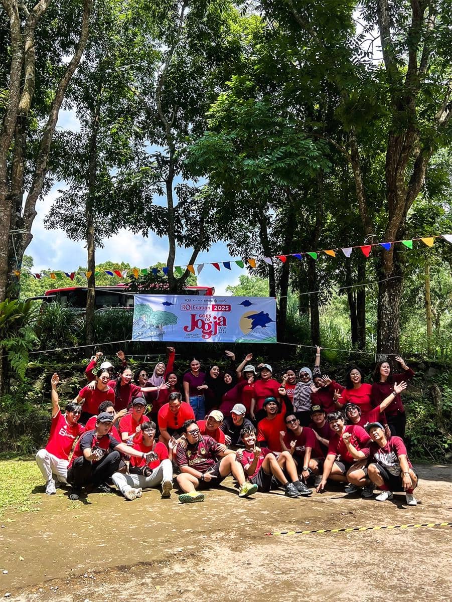 Luna Maya liburan bareng karyawan (instagram.com/lunamaya)