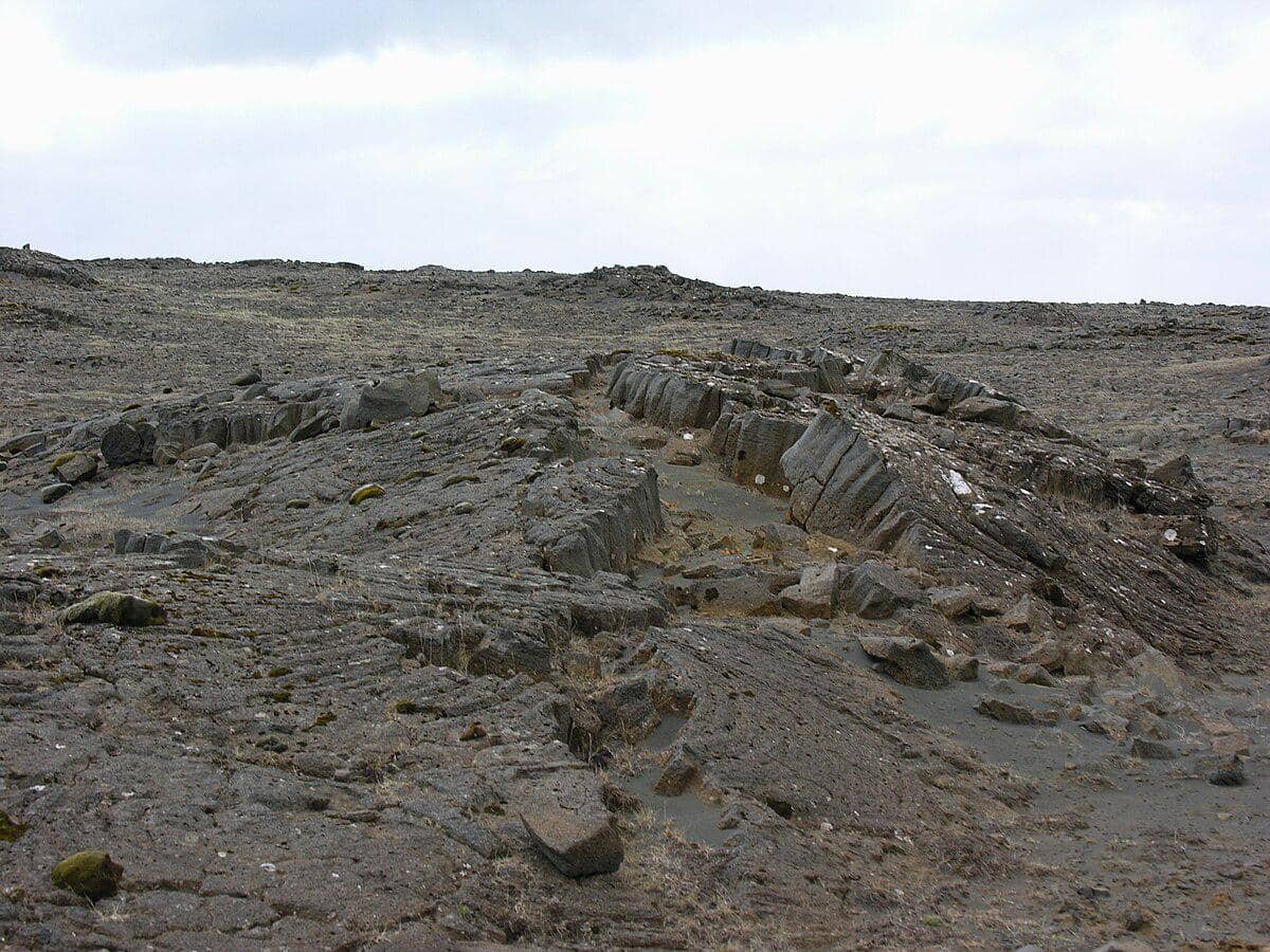 ilustrasi lapangan basalt di Islandia (commons.wikimedia.org/Hansueli Krapf)